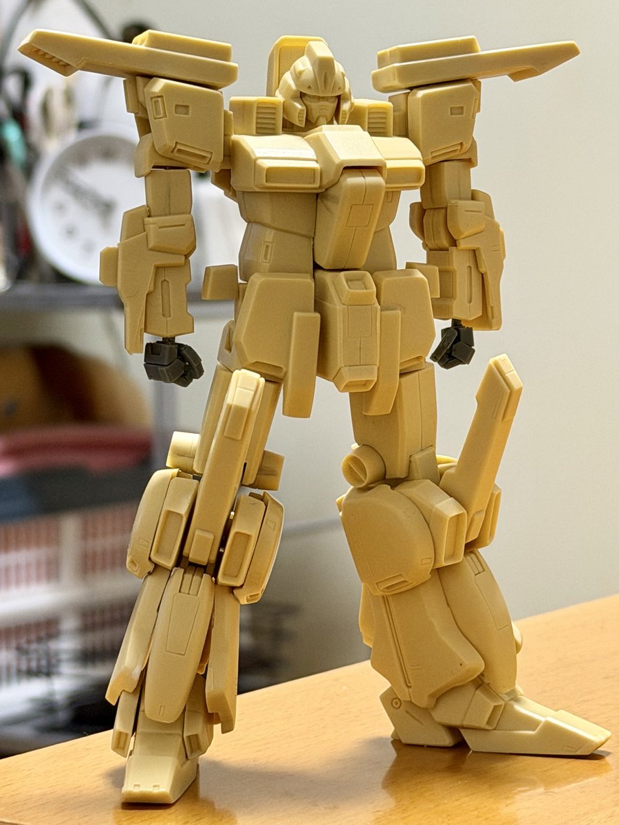 physalis0071's tweet photo. Bクラブ製／小松原さん原型
1/144ダブルゼータガンダム進捗
スネ脇装甲の開き具合の調整、両足済ませました。
開き過ぎず閉じ過ぎず、自然な感じに落ち着いたかな〜と思います😊

いよいよ、仮組み完成間近です！
#ガンプラ好きと繋がりたい 
#ガレージキット https://t.co/FSGTGQWJ02