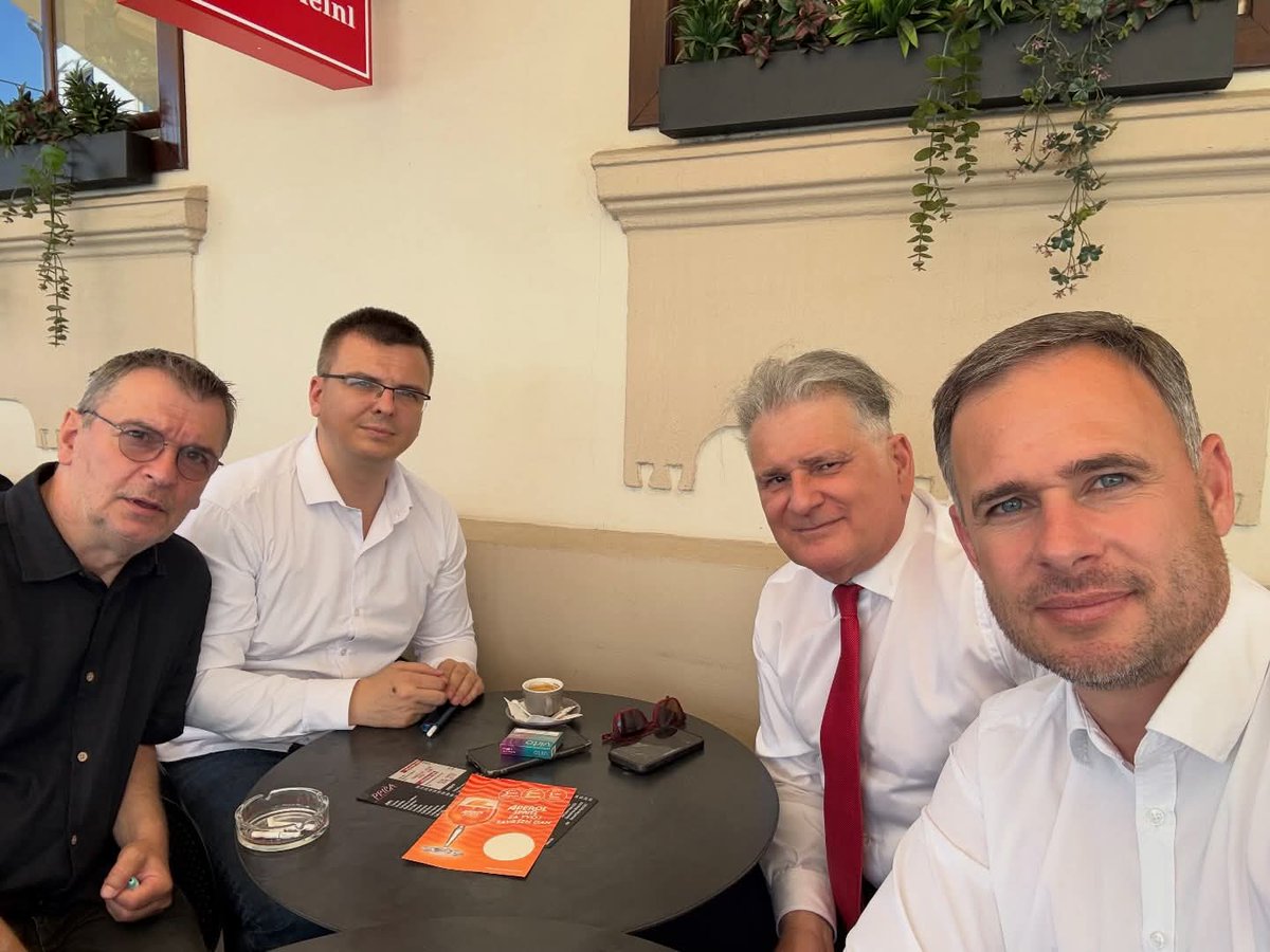sasaT77's tweet photo. Ko je sa slike bivši, sadašnji i budući saradnik SNS kartela.? Sva četvorica ili samo neki od njih? Neki je bio saradnik a sad nije? Ili jeste? Šta mislite? https://t.co/ZtkJgGueow