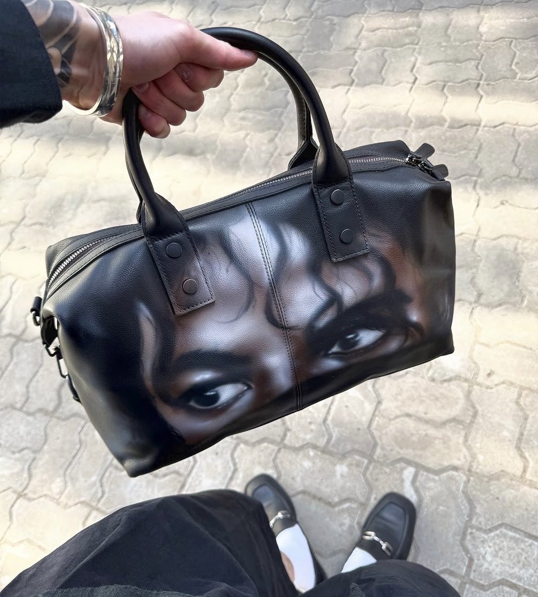 theattractmag's tweet photo. michael jackson podvalslayer https://t.co/TL637MLs6v