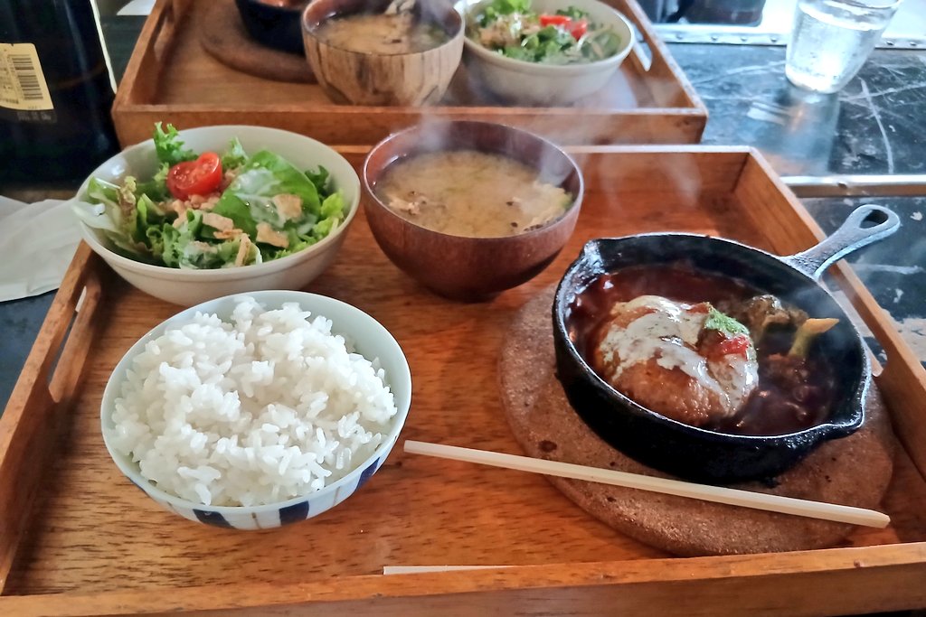KakoContinue's tweet photo. 🎶昨日のランチ＆塩屋旧グッゲンハイム邸での岡本ひでひと先生ライブ⬇️
雨模様だったけれど、楽しいトークとしっとり聴かせる最高の音楽
音楽で繋がった仲間との再会もあり、モヤモヤもすっかり解消！
音楽って本当にいいな
今日はオープンマイク🎤
今度は奏でる側になる
今日も良い一日に🥰 https://t.co/ylPByakRmB