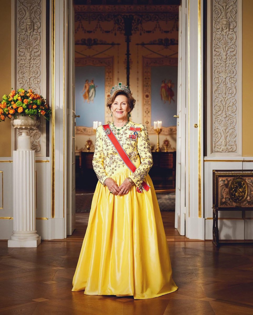 VBeaumel's tweet photo. Le 4 juillet 1937, 
🇳🇴 👑 💫 Naissance de SM la Reine Sonja de Norvège, née Sonja Haraldsen.
Sonja est Reine consort de Norvège depuis le 17 janvier 1991, en tant qu'épouse de SM le Roi Harald V de Norvège. https://t.co/wGy7hC8KiD