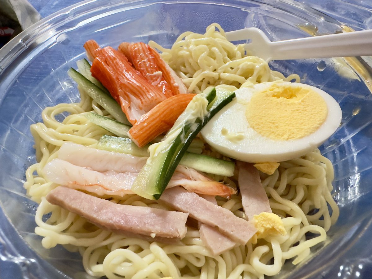 annie_x11's tweet photo. บะหมี่เย็นของเซเว่น ของใหม่ ลองแล้วก็อร่อยดี หอมกลิ่นโชยุญี่ปุ่น แต่ยังเข้าไม่ถึงฟิลความเป็นญี่ปุ่นเท่าไหร่ ให้ 8/10 👍🏻 https://t.co/RS0W5WBUfz