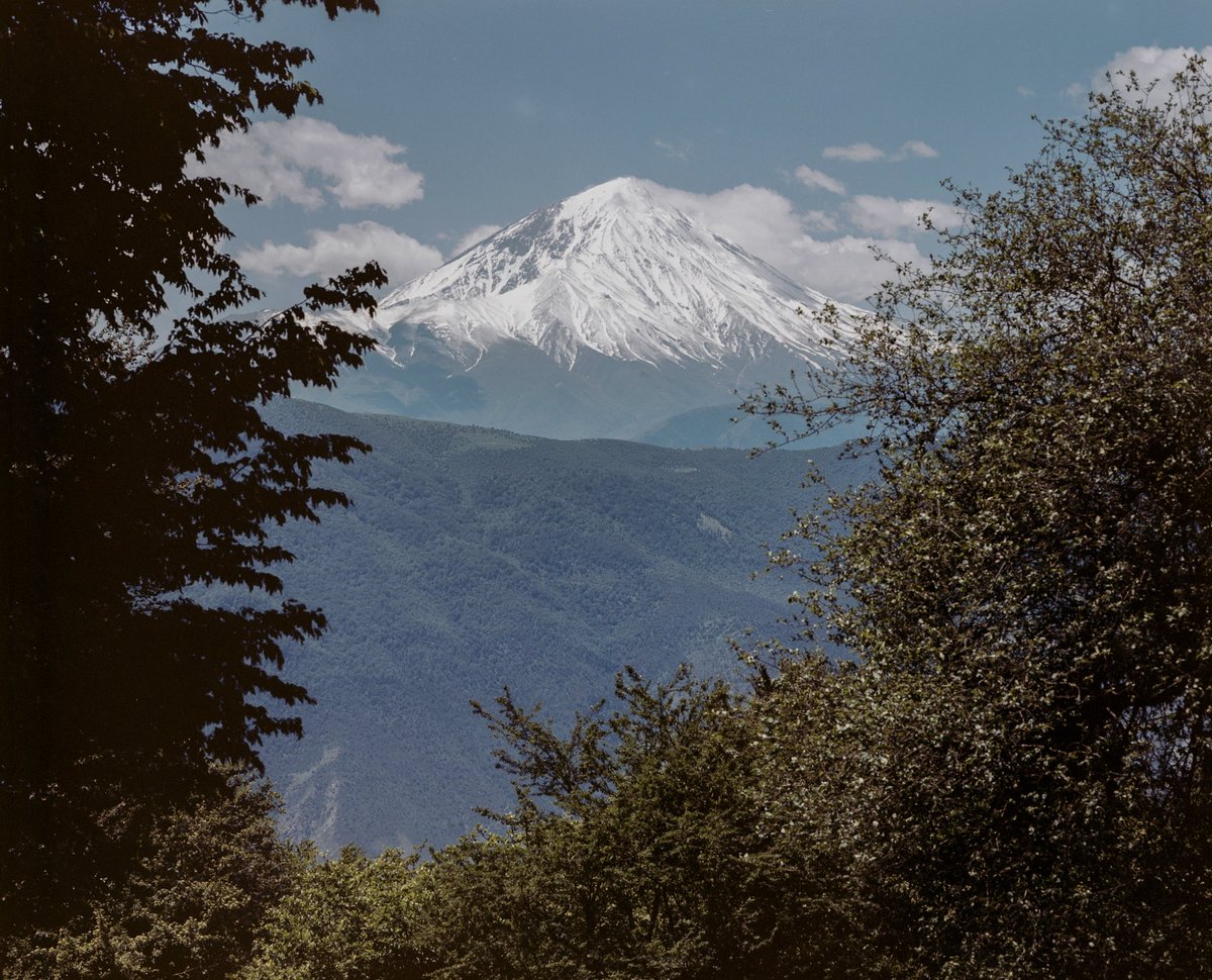 mehranpixs's tweet photo. برای روز ملی دماوند🏔️📸
دماوند روی نگاتیوهای kodak و ilford
#دماوند #damavand 
#filmohotography #kodak https://t.co/RFMKJm5Psn