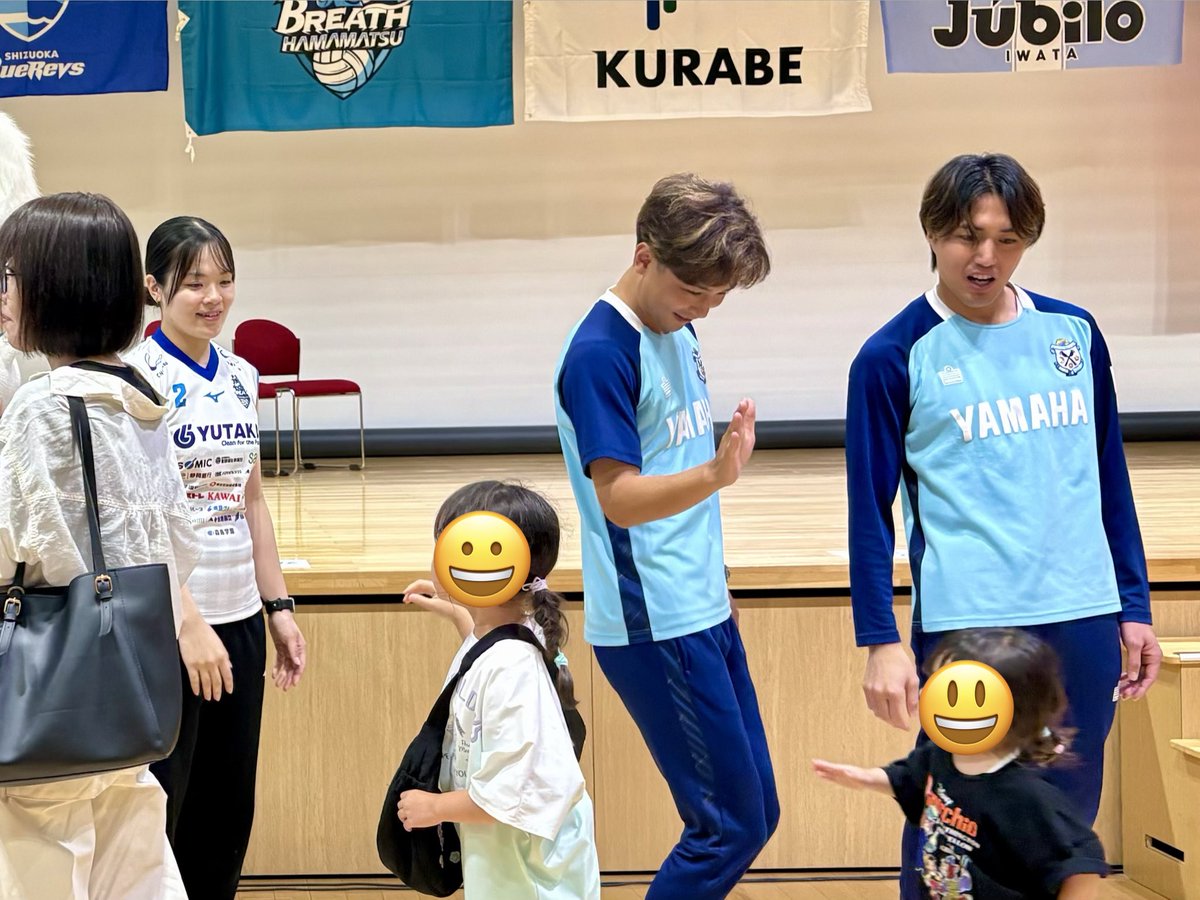 arai_manami's tweet photo. 今日は激レアで濃密なトークショーのMC🎤株式会社クラベ様のスポンサーチームお披露目式。ジュビロ磐田⚽️静岡ブルーレヴズ🏉ブレス浜松🏐三遠ネオフェニックス🏀４チームの選手９人によるトーク！選手、アンバサダーの皆さんが全力で盛り上げてくださって感謝です☺️
#クラベ #ジュビロ磐田 https://t.co/8uK32kTKGZ