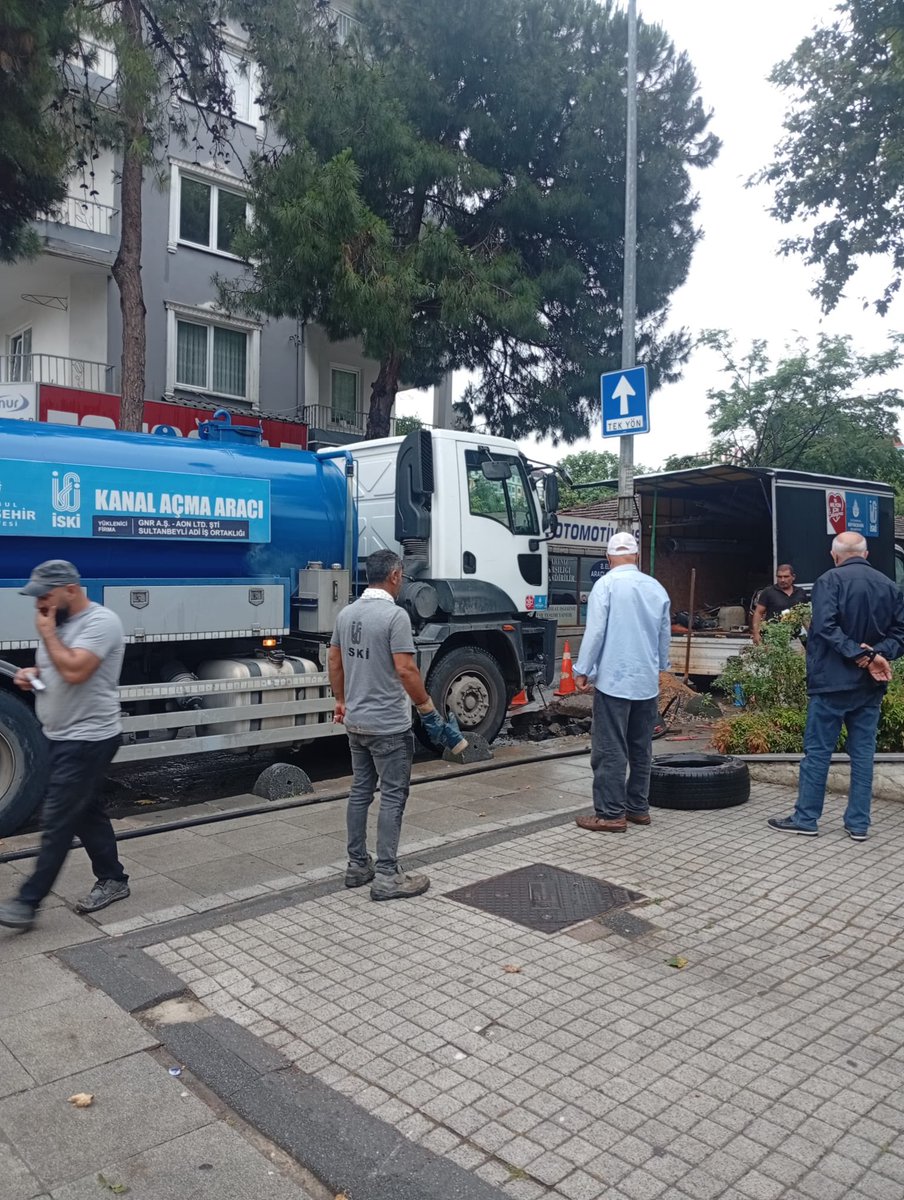 gulsah_efiloglu's tweet photo. 💧 Sultanbeyli İSKİ çalışıyor!

Ani ve yoğun yağışlarda oluşabilecek olumsuzluklara karşı ekiplerimiz, kritik noktalarda 7/24 özveriyle görev başında.

Güçlü bir altyapı ve güvenli bir gelecek için çalışıyor, altyapımızı birlikte koruyoruz. 🌧️🤝 https://t.co/azSPJaR7sG