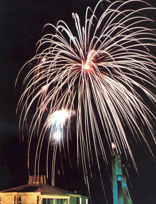 bryantalumni's tweet photo. Happy Fourth of July! Let's celebrate with a fireworks flashback from 1991! 🎆🎇 https://t.co/VPnfaHWd8T