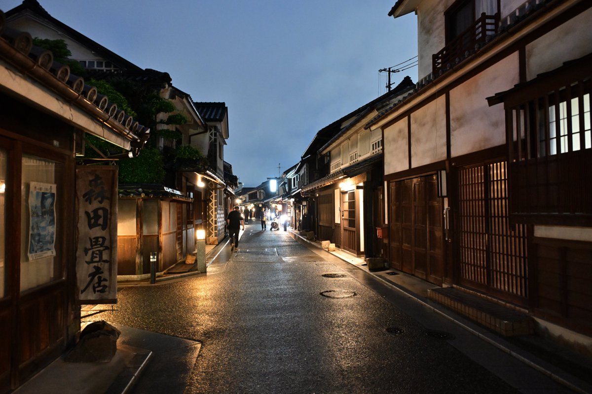 kodera16's tweet photo. #倉敷美観地区
今日の美観地区お写ん歩は、雨上がりの夕方から夜 https://t.co/NCc8D7pjgn