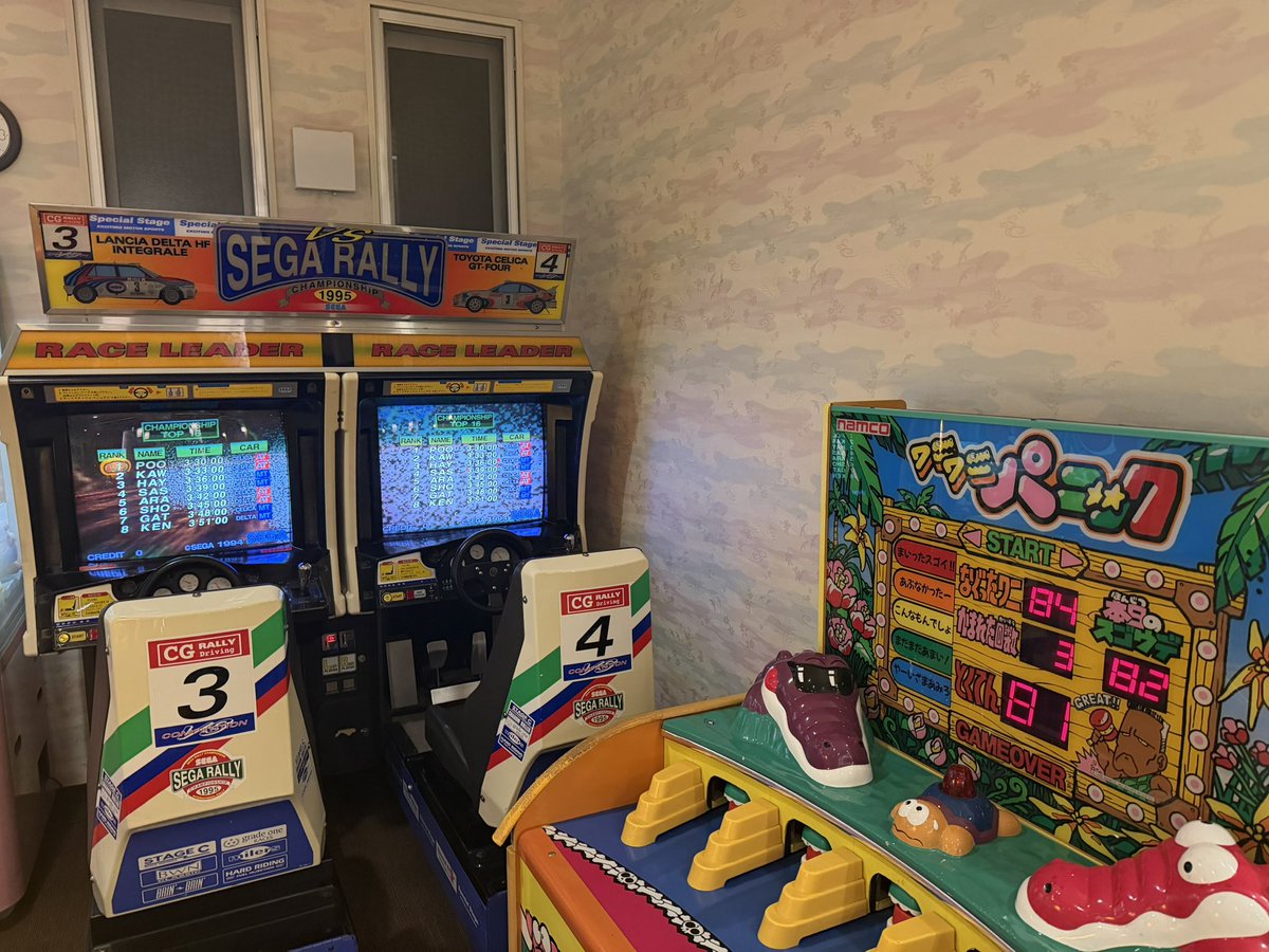 takchika's tweet photo. 温泉といえばレトロゲームコーナー！実にセガセガしいセガラリー！ https://t.co/49MViwLXI4