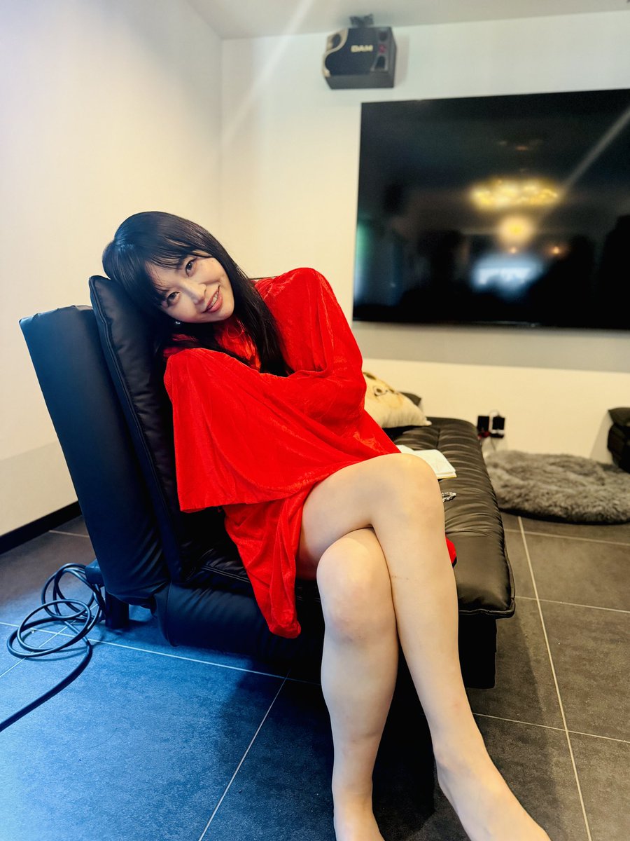 hehiwo1's tweet photo. 【追加情報】
『家庭教師はセクシードール』
『ボクのラブドール』の全配信先です(7月4日現在)！

YouTube（有料）/ Amazon Prime Video / U-NEXT / ひかりTV / Lemino / https://t.co/hLheP02xvL / ムービーフルplus / Video  Market / https://t.co/APTjsxnN7d / カンテレドーガ / FOD / WATCHA

情報追加ついでに、この二作品の4人のヒロインの撮影スナップをアップ！

劇中一番に可愛い役どころ��にじみんだけ、まともな表情の写真ではないという🤔