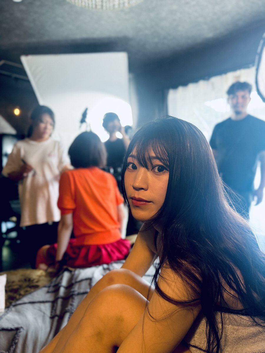 hehiwo1's tweet photo. 【追加情報】
『家庭教師はセクシードール』
『ボクのラブドール』の全配信先です(7月4日現在)！

YouTube（有料）/ Amazon Prime Video / U-NEXT / ひかりTV / Lemino / https://t.co/hLheP02xvL / ムービーフルplus / Video  Market / https://t.co/APTjsxnN7d / カンテレドーガ / FOD / WATCHA

情報追加ついでに、この二作品の4人のヒロインの撮影スナップをアップ！

劇中一番に可愛い役どころ��にじみんだけ、まともな表情の写真ではないという🤔