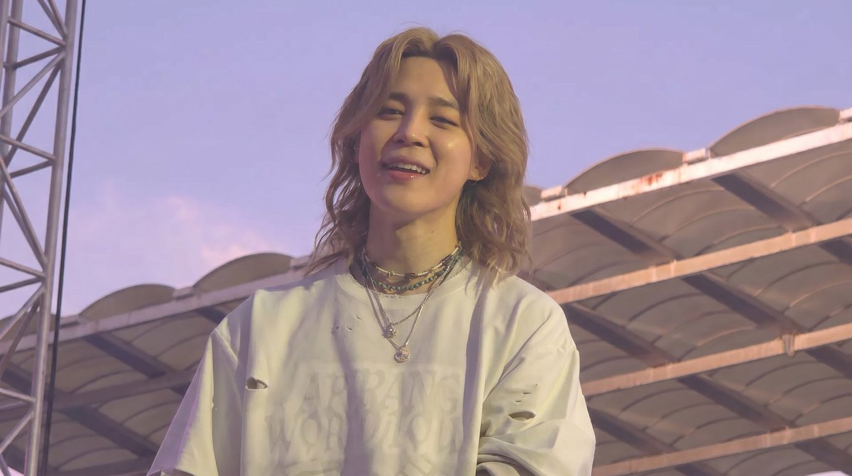 JsPhotoworld's tweet photo. Hey ~ 
Purple Sky during BTS Brussels Concerts ♡ I really love summer sundowns during live shows. I took so many photos. Lets start with Jimin as sneak peek

Photo for @kpopingermanyde / @radioactive_mag 

#BTS_ARİRANG_BRUSSELS #btsjimin #BTS_ARİRANG #bts_arirang_europe https://t.co/j6zIJppckN
