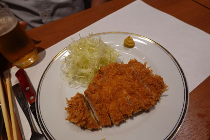 kitagawa0216's tweet photo. 丸の内のディナー：目白旬香亭　洋食　クイズ王たちが集う暑気払い。まだ十分涼しいけれど。ハンバーグやとんかつを宴会で食べるとは思っていなかった。　https://t.co/5qGznv5BzY https://t.co/MwtrnTzu9O