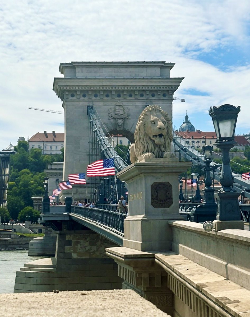 EmeseZsBalog's tweet photo. Happy 4th of July to my American friends 🇺🇸 

Budapest celebrates with you 🇭🇺 https://t.co/0sVYxo5sET
