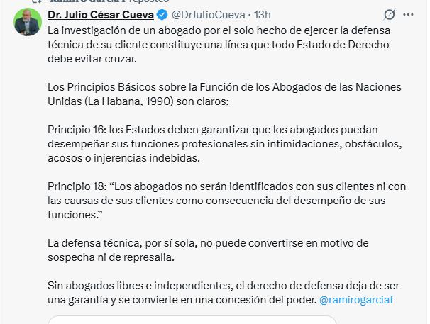EcEnDirecto's tweet photo. #ATENCIÓN 
Tras conocer que la @FiscaliaEcuador abrió una investigación previa a su colega @ramirogarciaf por el presunto delito de obstrucción de la justicia, el jurista @DrJulioCueva mencionó que "la defensa técnica, por sí sola, no puede convertirse en motivo de sospecha ni de represalia. Sin abogados libres e independientes, el derecho de defensa deja de ser una garantía y se convierte en una concesión del poder".