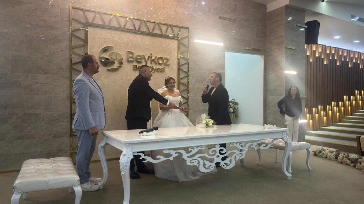 mhpbeykoz's tweet photo. İlçe Yöneticimiz ve MHP Beykoz Ailesinin değerli üyesi Kamil BİLİR Başkanımızın nikâh töreninde İlçe Başkanımız Mehmet GÜNDOĞDU adına vekilleri Av. Tolga KESKİN ve Serdar AYTAÇ’la birlikte; Belediye Meclis Üyelerimiz Kadir ÇAKIROĞLU, Bülent GÖKDAĞ ve İlçe Yönetim kadememiz hazır bulundular. 

Eski İlçe Başkanımız Emre ÇÖMLEKÇİ’nin nikâh şahitliğini yaparak evlilik cüzdanlarını takdim ettiği Kamil Bilir ve değerli eşi hanımefendiye iki cihân saadeti diliyoruz. 

@mehmetgndogdu1 
@Emrecomlekcii 
@AvTolgaKeskin 
@mhp_cakiroglu 
@Bulent__Gokdag