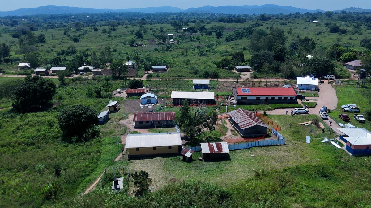 WHOAFRO's tweet photo. Step inside the frontline #Ebola response in Sota, eastern DRC.

Here, a modest rural health facility is being rapidly strengthened to safely care for Ebola patients while continuing to treat everyday illnesses and serve its community.

Read more ➡️ https://t.co/ZcD3F4a04v https://t.co/cHFZm7jqNx