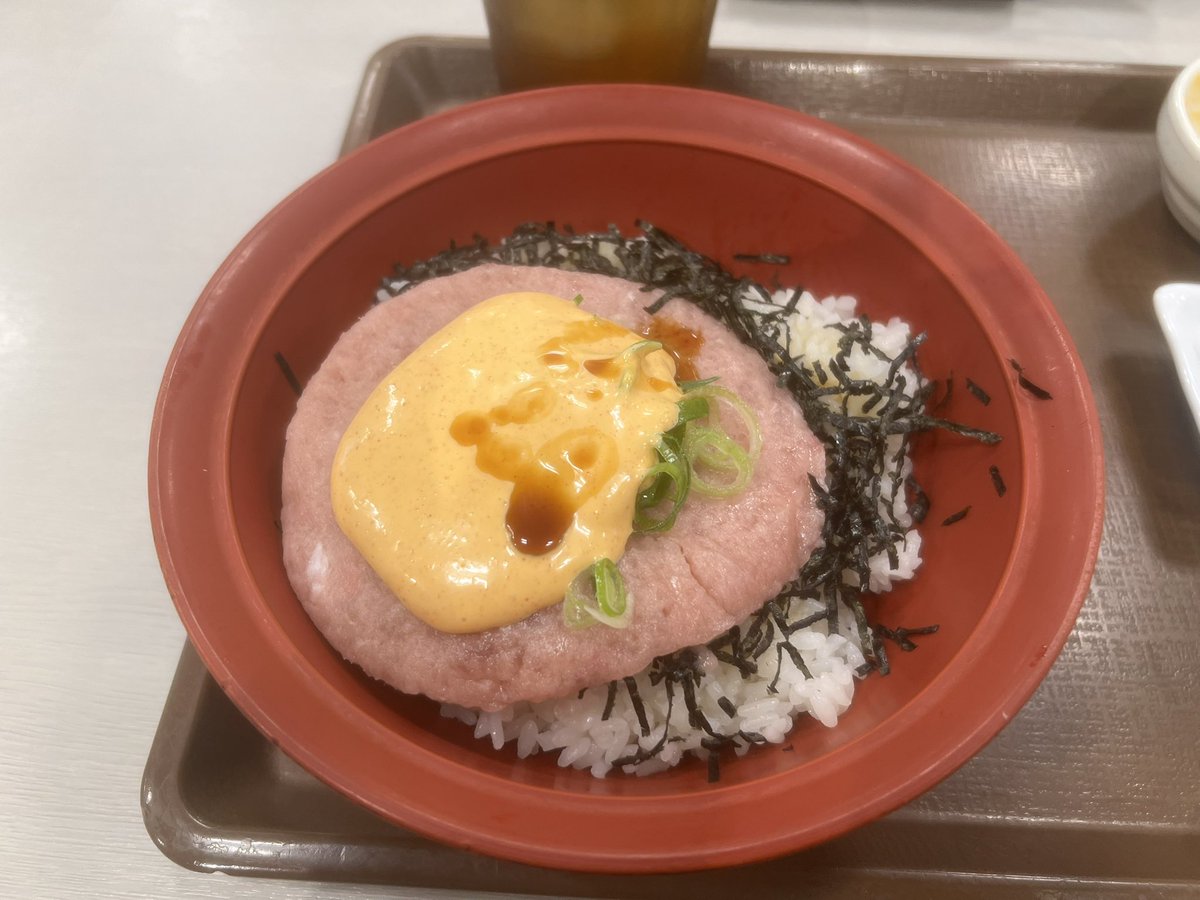 spica_nico_'s tweet photo. あーりーさんオススメ @GirlsBar_Motion 
フリスビー丼 with 明太マヨ🐣
味濃いから醤油はチョロっとなのが
美味しい食べ方らしい🍚
お酒飲んだ後にはちょうどいい塩味で
美味しかった‼️

華金‼️お待ちしてますよ🍻

#Spica  #青い店 #板橋本町 #ガールズバー #飲み放題 https://t.co/m9TsQPrcrc https://t.co/EqiTibCEkT
