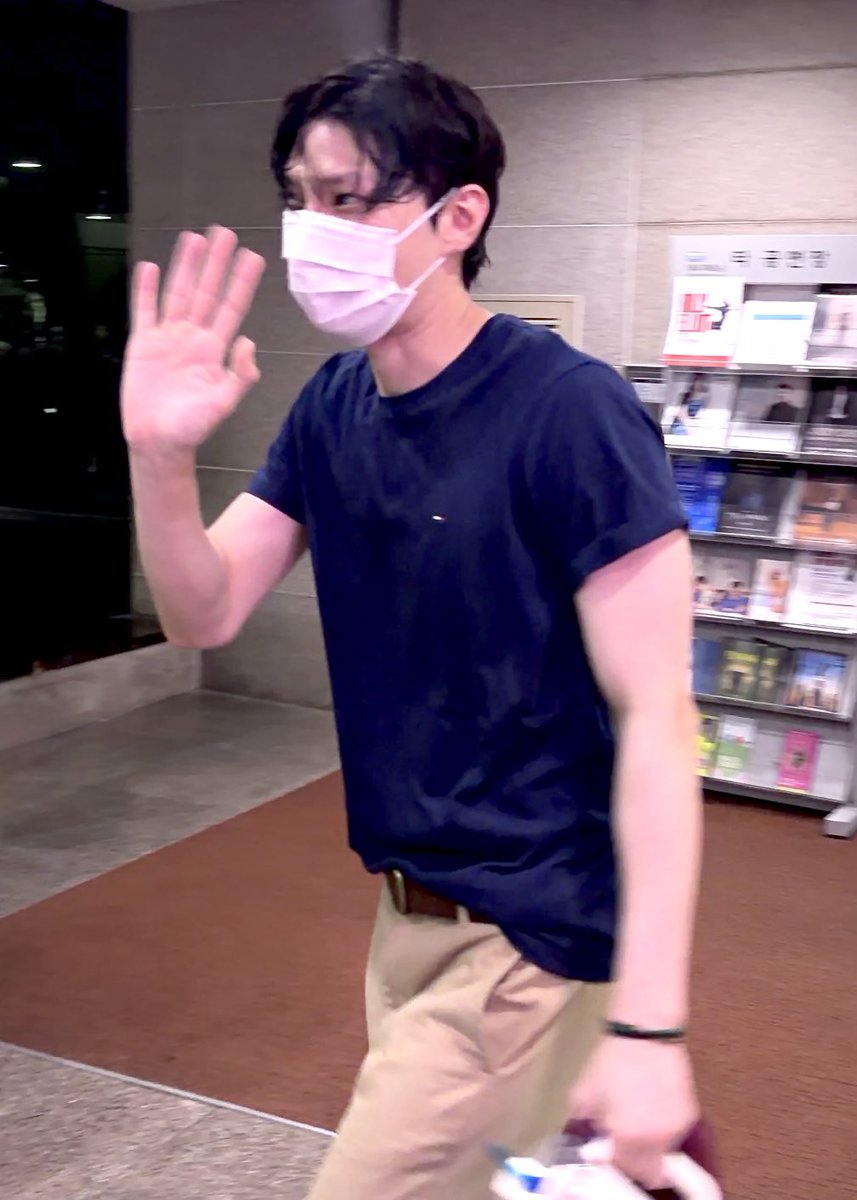 themoment520524's tweet photo. 260704 뮤지컬 <유미의 세포들> 퇴근

순식간에 지나간 택운이
오늘 종일반 수고많았어⭐️

@JUNGTW_LEO https://t.co/8RDoPQt6yF
