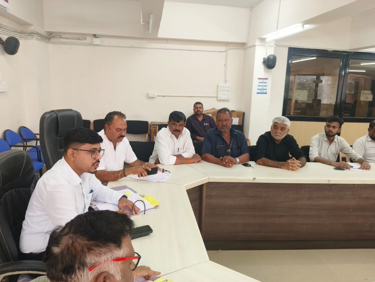 Gautambhaibjp's tweet photo. તળાજા તાલુકાની સંકલન સમિતિની બેઠક મામલતદાર કચેરી ખાતે યોજાઈ,પ્રાંત અધિકારીશ્રી,મામલતદારશ્રી,તા.પં પ્રમુખશ્રી અને તમામ અધિકારીઓની ઉપસ્થિતિમાં વિવિધ વિભાગના અધિકારીશ્રીઓ સાથે તાલુકાના વિકાસ સાથે જોડાયેલા વિવિધ મહત્વપૂર્ણ મુદ્દાઓની સમીક્ષા કરી!
(૧/૨) https://t.co/PYG1Zcp7f8
