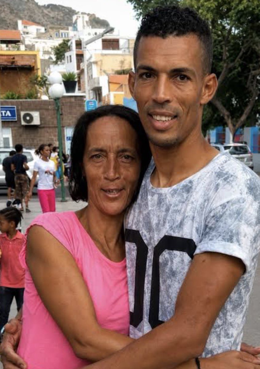omarttelo's tweet photo. Vozinha virou profissional aos 25 anos.
Idade em que muitos atletas já estão no auge da carreira. Mas ele não ligou para o relógio. Sua trajetória prova que nunca é tarde para realizar um sonho. https://t.co/Ge0YP2ZyK5