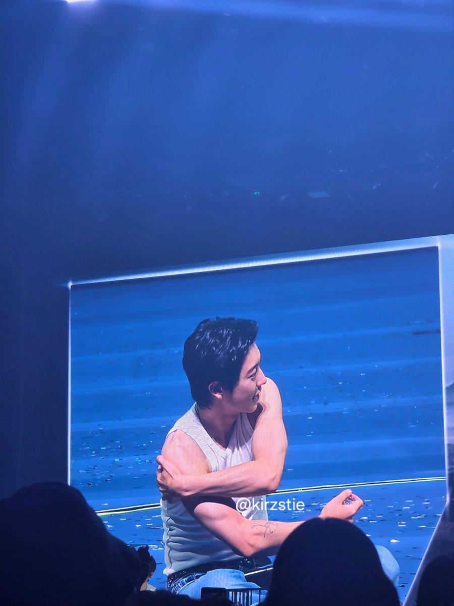 chestnutyeol's tweet photo. MAHADAHSYAT PARK CHANYEOL

#CHANYEOL #찬열 https://t.co/HwoYN4Tyqw