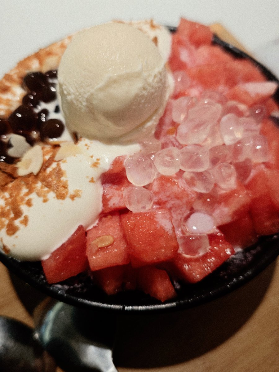 luojia0315's tweet photo. 夏天就要吃冰😏 https://t.co/1nRAKQzQcy