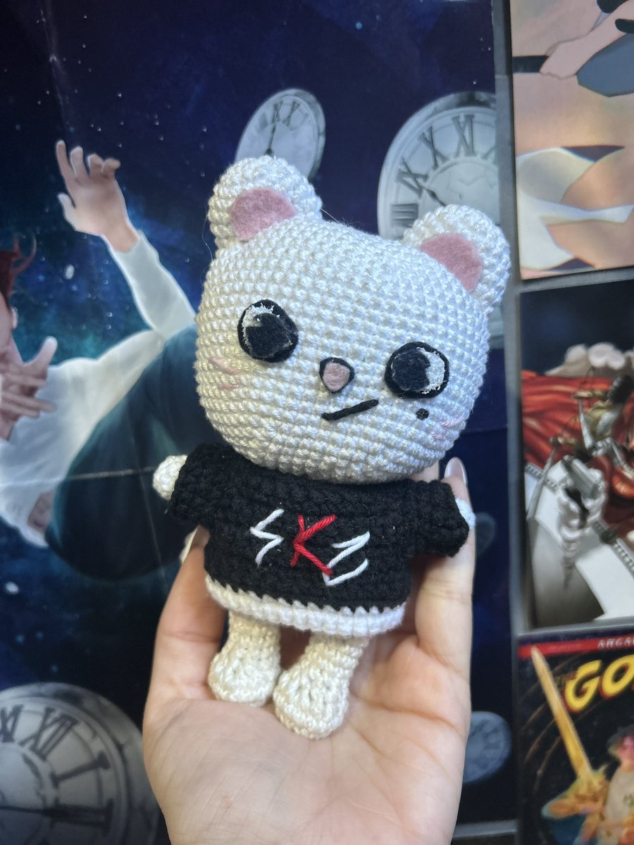 il___ia's tweet photo. Oi, gente! Tudo bem?!

Eu tenho uma lojinha de crochê, e queria muito dizer que to aceitando encomenda. Faço vários mascotes dos grupos, até fiz o do Woodz recentemente. 

Quem encomendar comigo essa semana, tô dando 10% de desconto. 🥹 https://t.co/rdEsl5NIL9