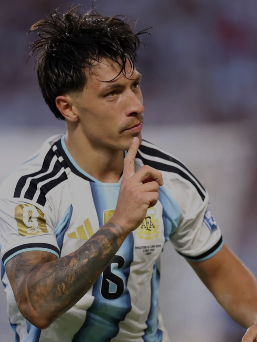 todoporlicha's tweet photo. Y recuerden que este señor no tiene su figurita en el álbum del mundial 😒 https://t.co/COEgv9YZGa