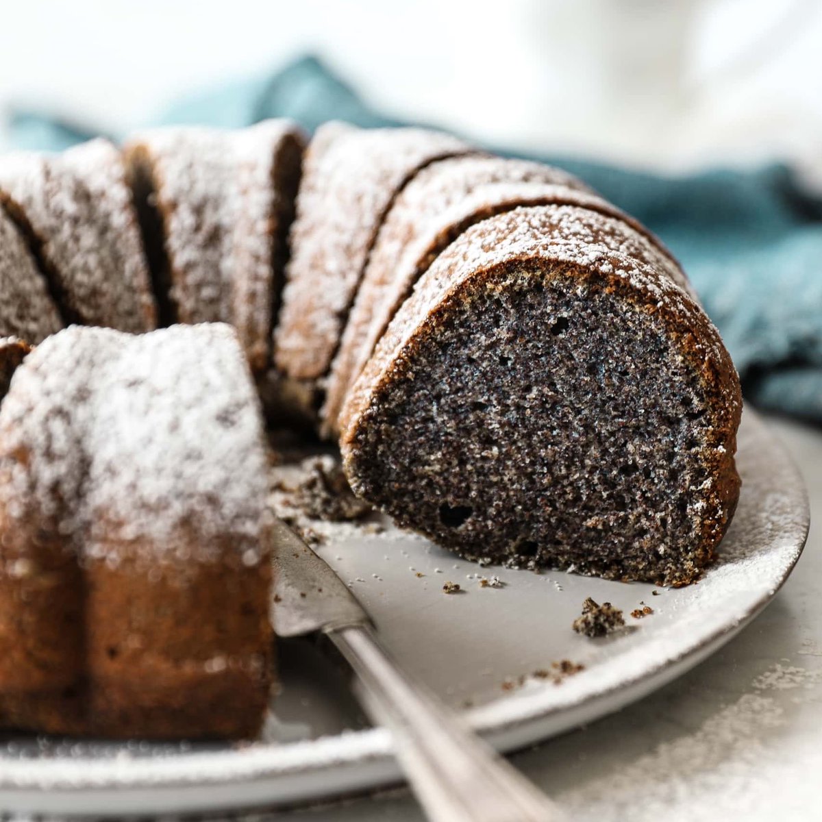 connorascake's tweet photo. Connor as maková bábovka (poppyseed bundt cake) https://t.co/EAeZqiID3X