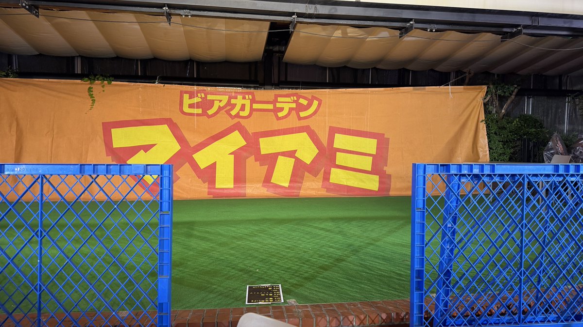 ji_0108's tweet photo. 横浜高島屋のビアガーデンにてyuka DD さんのステージを観てきました！
圧倒的な歌声とビアガーデンの開放的な雰囲気が最高にマッチしてて楽しすぎた😌
そして念願の初・ぺんたろうとも対面出来て大感激。めちゃくちゃ可愛かった😊
#yukaDD
#ぺんたろう https://t.co/j5CcOfGEcE