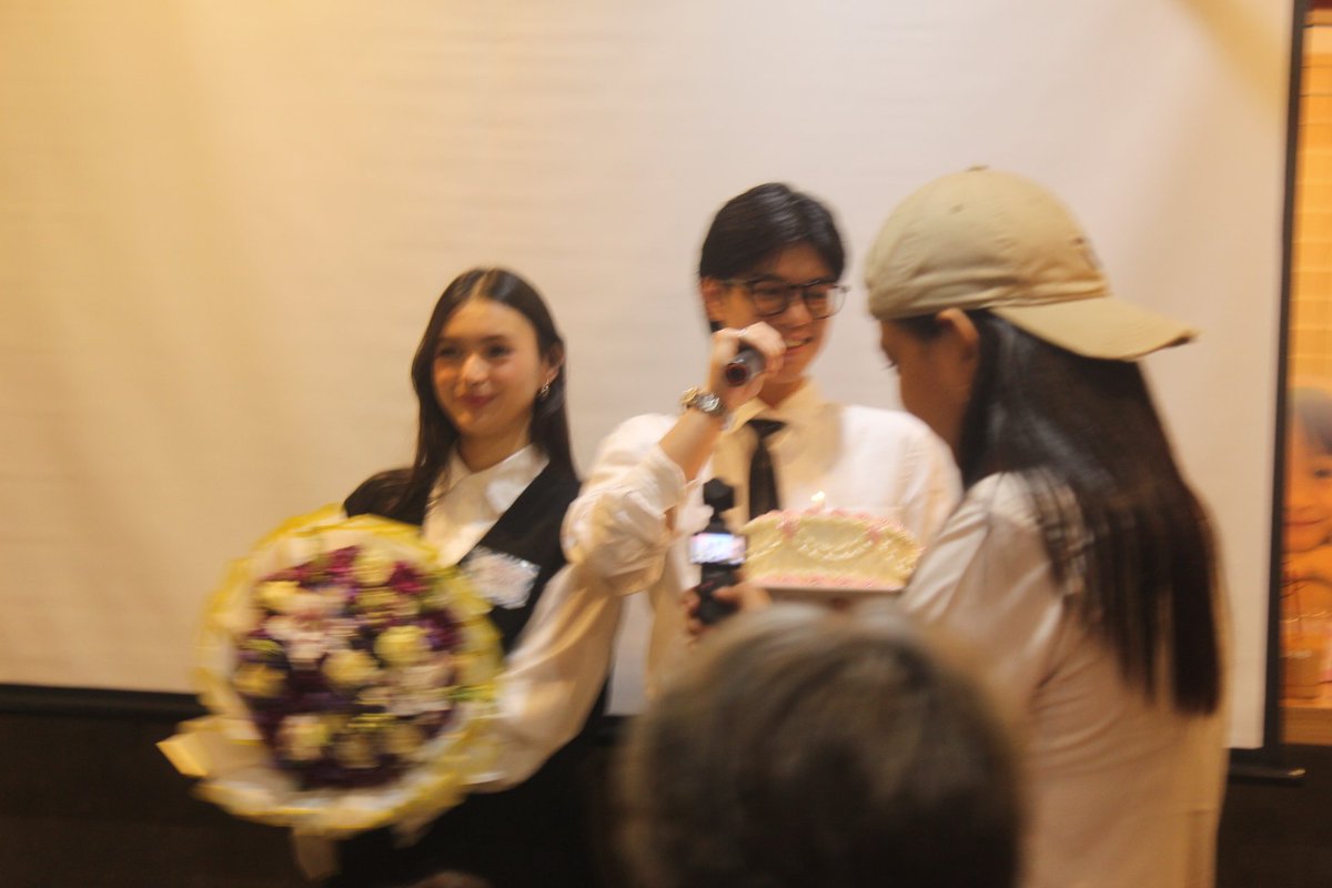 wayngela's tweet photo. this moment will forever have a special place in my heart. oh wayco, i love you guys so so much 🤍🥺 https://t.co/GPvjpj5VL7