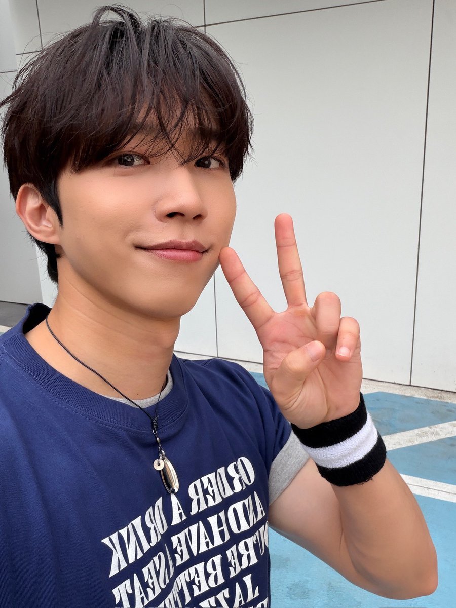NFlyingofficial's tweet photo. 팔레트 좋은데!! 📢❤️😊

#NFlying #엔플라잉 #서동성 #SeoDongSung https://t.co/LtfBa5uC25