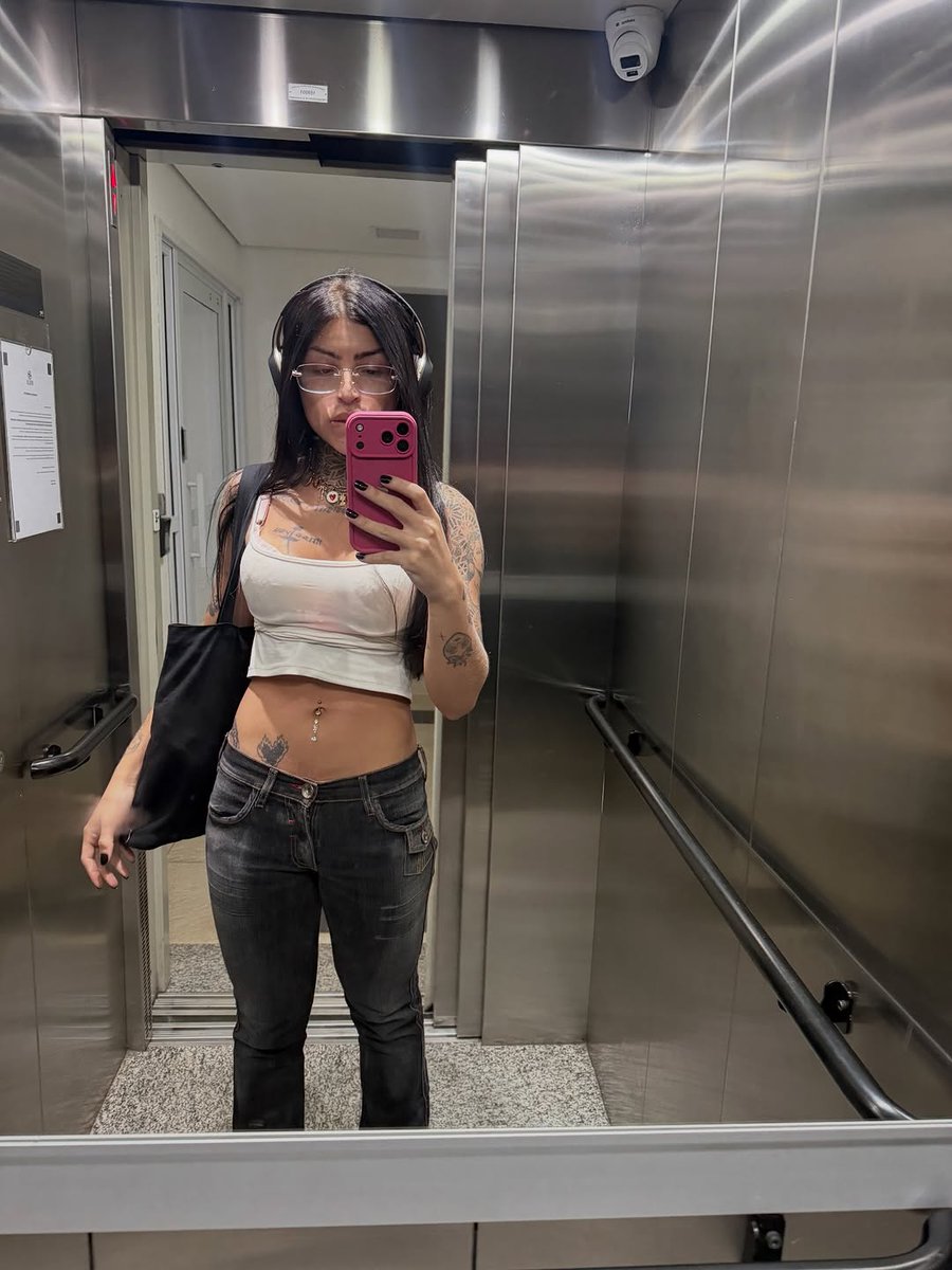 abarbitqvtt's tweet photo. tudo que o meu elevador me viu usar nos últimos dias 🤓 https://t.co/fJxu4sslGw