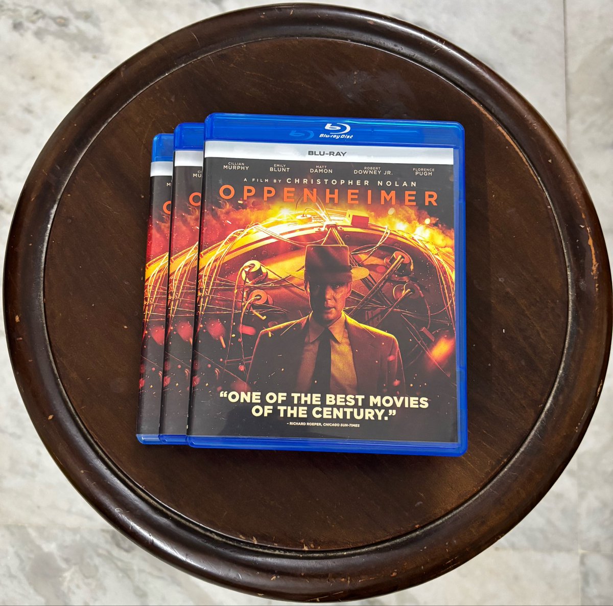 AshHomeVideos's tweet photo. Discs are the only accessible format where you can experience #Oppenheimer in the 1.78:1 expanded IMAX aspect ratio, exactly how #ChristopherNolan intended us to.

Get the Blu-ray of the masterpiece
along with some special photo cards.

Priced at Rs.1,399/-
DM to purchase! https://t.co/x9IXQP1n4z