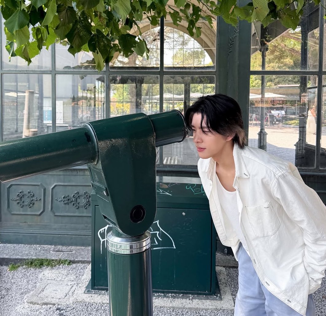 vvanessasim's tweet photo. พี่เจคกับ lake como ไวบ์ดีมากอะ หล่อมาก แฟนหนุ่มแฟนฉัน bf material 3000% ㅠㅠ https://t.co/dvBo1c76u8