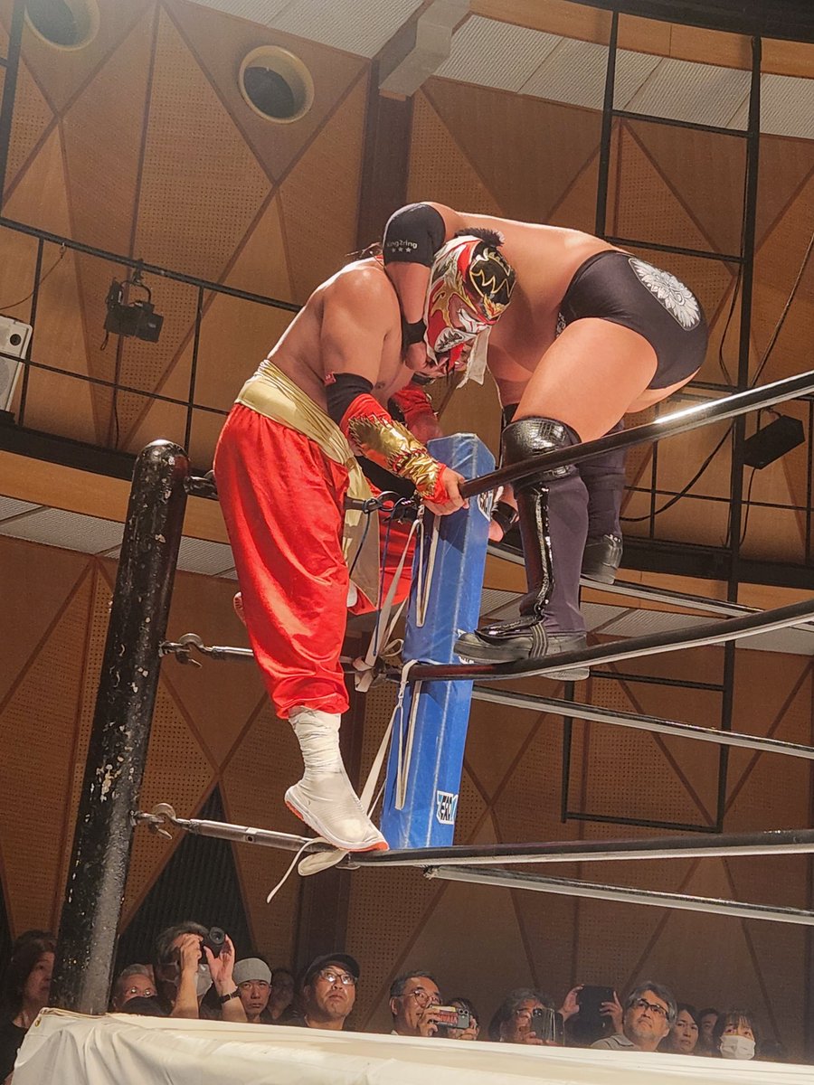 yui0503s's tweet photo. 火祭り公式戦
土肥さんvsハヤブサさん
めっちゃ久しぶりに
土肥さんの試合見た🫣
試合も勝ったし
今のところ無敗の土肥さん✨
このまま優勝までいってほしい🥺

 #火祭り公式戦
 #ゼロワン https://t.co/mOENxu66Wo