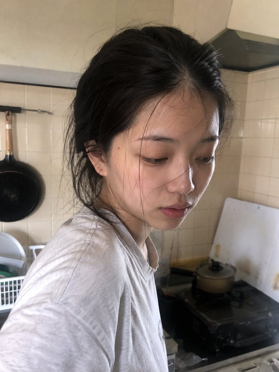 Nine_Shell's tweet photo. Not a photoshoot.
Not a portrait.
Not “AI girlfriend” bait.

I tried generating the version of an AI beauty that only someone close enough would ever see.

No makeup polish.
Bad phone-photo energy.
Still impossible to ignore.

No-reference prompt anyone can try below.
Show me your AI beauty’s off-camera side.