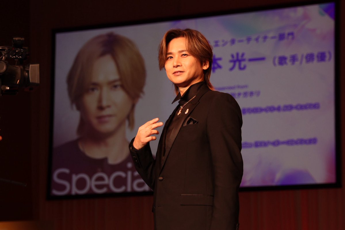 scketto1's tweet photo. 「なぜ受賞したか自分を探す旅に出たい」堂本光一が圧巻のウォーキングとお茶目なトークで会場を魅了！『第37回 日本 ジュエリー ベスト ドレッサー賞』

✨見どころをたっぷりレポート✨
・総額約1800万円の輝きに負けない圧倒的なオーラ
・「自分ですると見えない」とお茶目なコメント
・「僕らは花道という言い方をする」ランウェイへの衝撃の裏話
・後輩KAT-TUNを叱った過去と、これからの自慢エピソード（笑）

🔗記事を読む：
https://t.co/Q8jpcCQOLm

💎日本 ジュエリー ベスト ドレッサー賞 公式HP：
https://t.co/D1hl4cLMNN

🎤リポーター：下田紗羅（早稲田大学）
#堂本光一 #Scketto