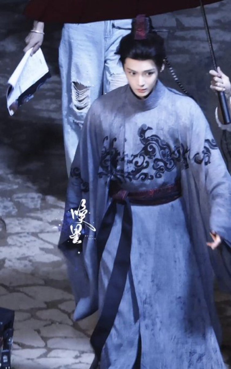 MELONior_Choi's tweet photo. ชุดเริ่ดดดดดดดด มองจากนอกโลกก็รู้ว่านักบวชแน่ ปิดตั้งแต่ตาตุ่มยันคอหอย มีตาแป๋วๆไว้ล่อมาร #HouMinghao https://t.co/Pp8QFOBnej