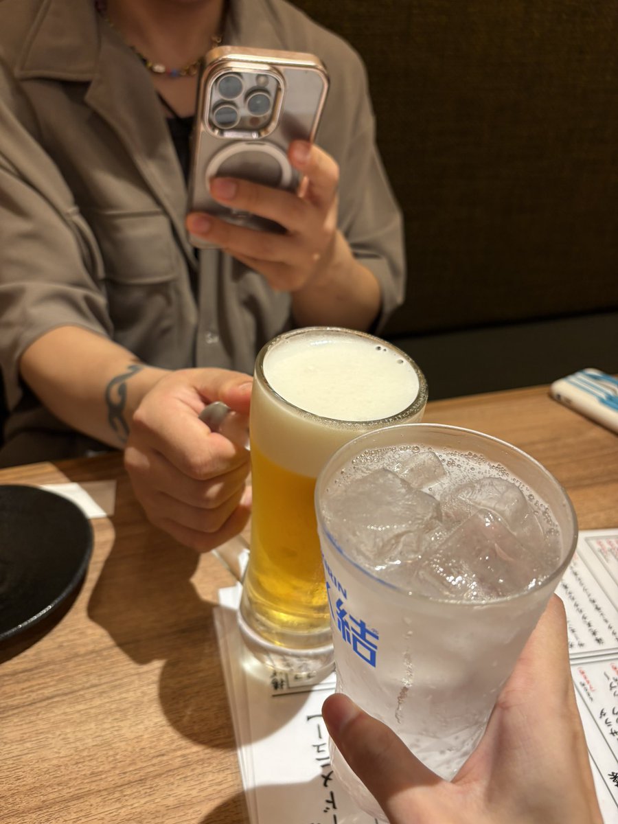 oor2223's tweet photo. 今日はけいじさんと横浜飲み🍻
北千住飲みの延長で、ワンオクの話からあれこれ話せて楽しかったー！😊
今度は麻布の15/e organicも行きたい☕️ https://t.co/RaytvO4C0d