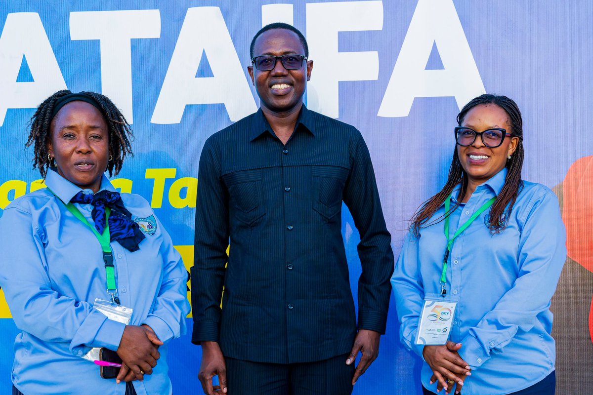 dodoma_cc's tweet photo. WAZIRI NANAUKA ATEMBELEA BANDA LA JIJI LA DODOMA SABASABA, 2026

Waziri wa Nchi, Ofisi ya Rais – Maendeleo ya Vijana, Joel Nanauka ametembelea banda la Halmashauri ya Jiji la Dodoma katika Maonesho ya 50 ya Kimataifa ya Biashara Sabasaba na kupata maelezo kuhusu huduma mbalimbali https://t.co/2Xck2Ojbo0