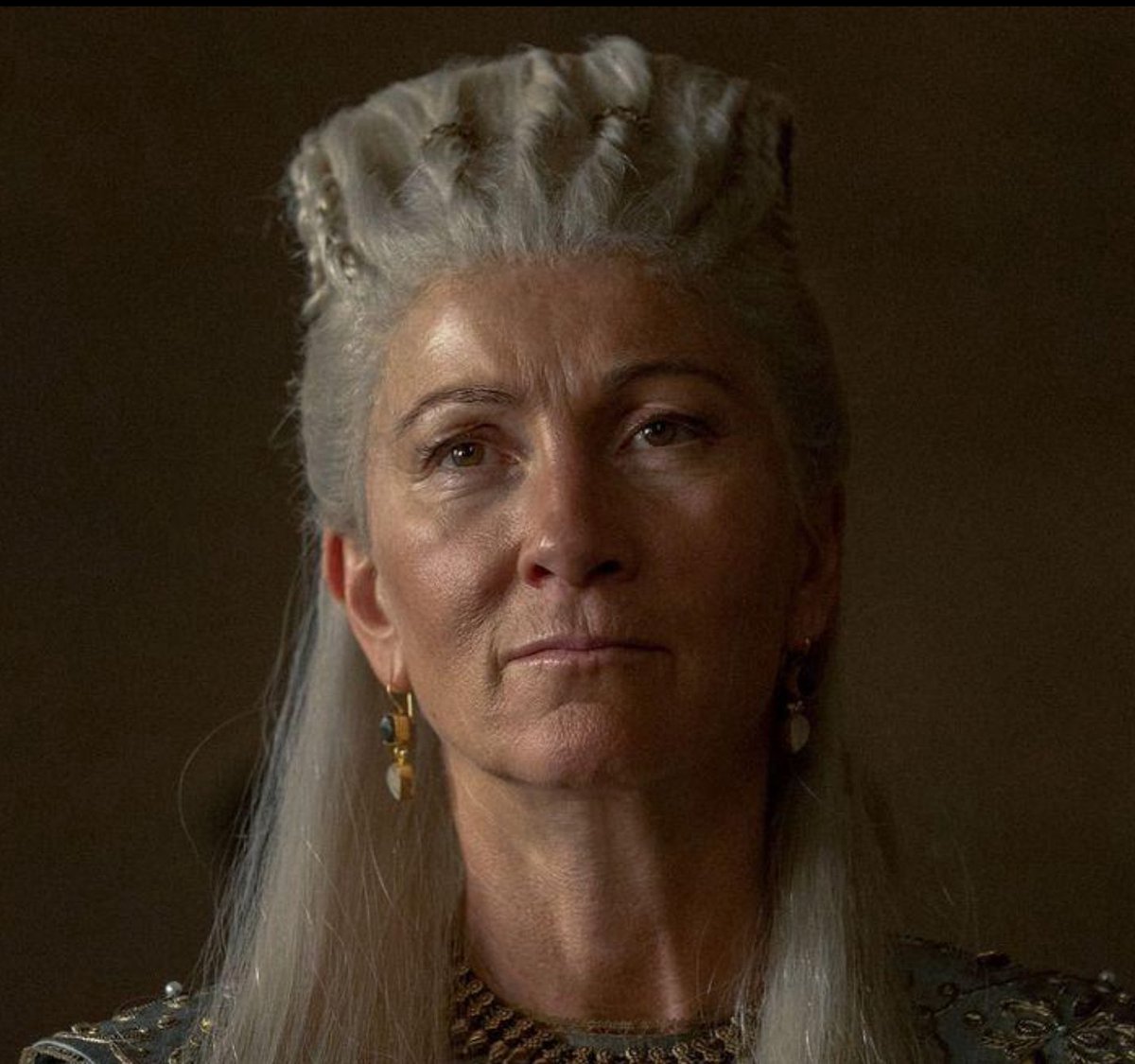 Creativemelody1's tweet photo. Hot take…
If the show had kept Rhaenys’ black Baratheon hair like in the books…
The whole debate over Rhaenyra’s sons would’ve been based on suspicion instead of appearance. https://t.co/TPpqaWs3R3