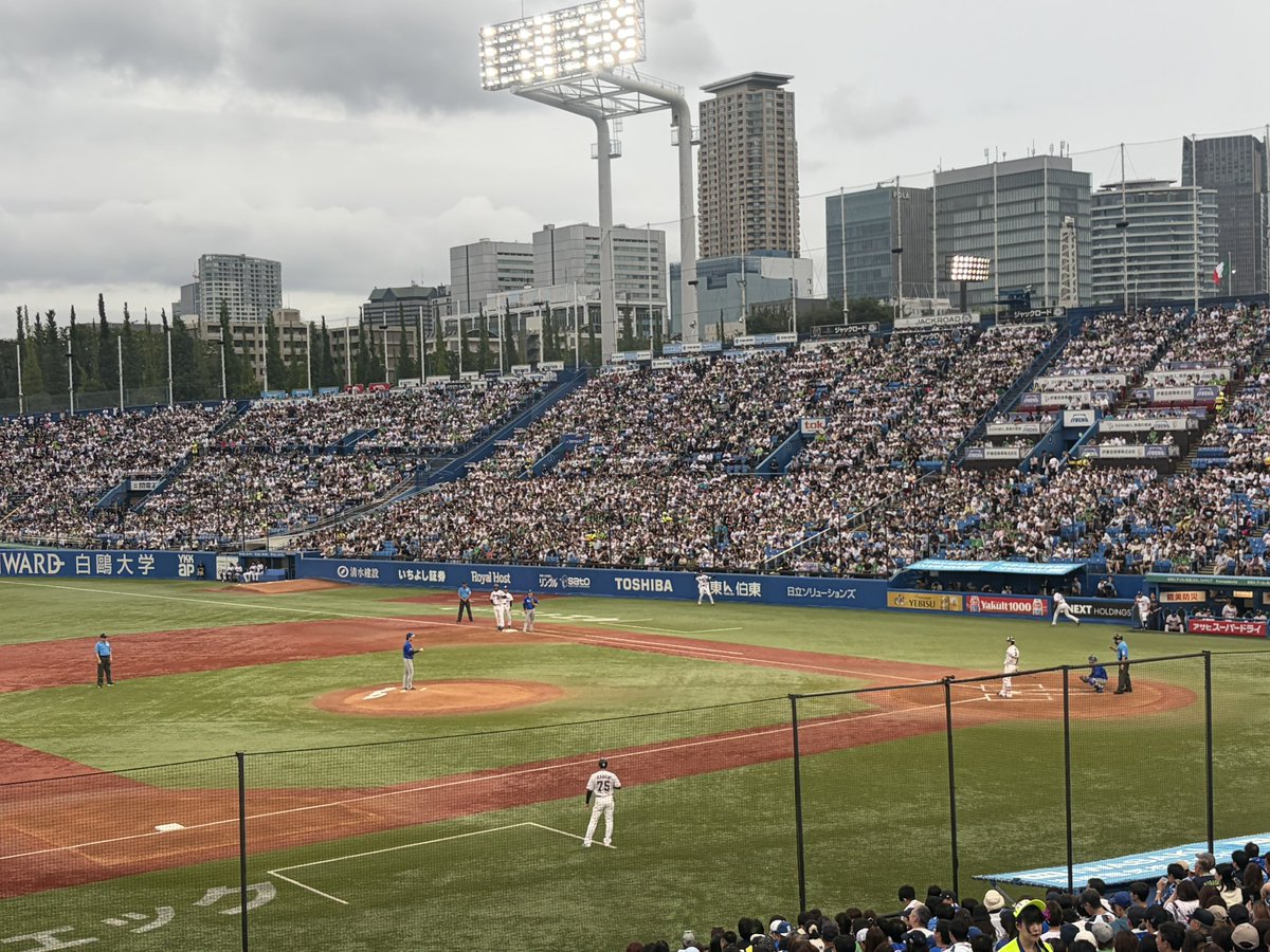 DB_samurai's tweet photo. 約1ヶ月ぶりのベイスターズ戦観戦

横浜でひと仕事してから球場入り

数年ぶりの内野席観戦.昔ながらの昭和カレーは店舗リニューアルでなくなっていた😢涙

打線が大爆発し、先発・篠木クンはプロ初完投勝利✨✨✨

いい試合観に行った😁笑

次回観戦は、また来月になりそうだけど、また楽しみに😊 https://t.co/YDjUy81O00