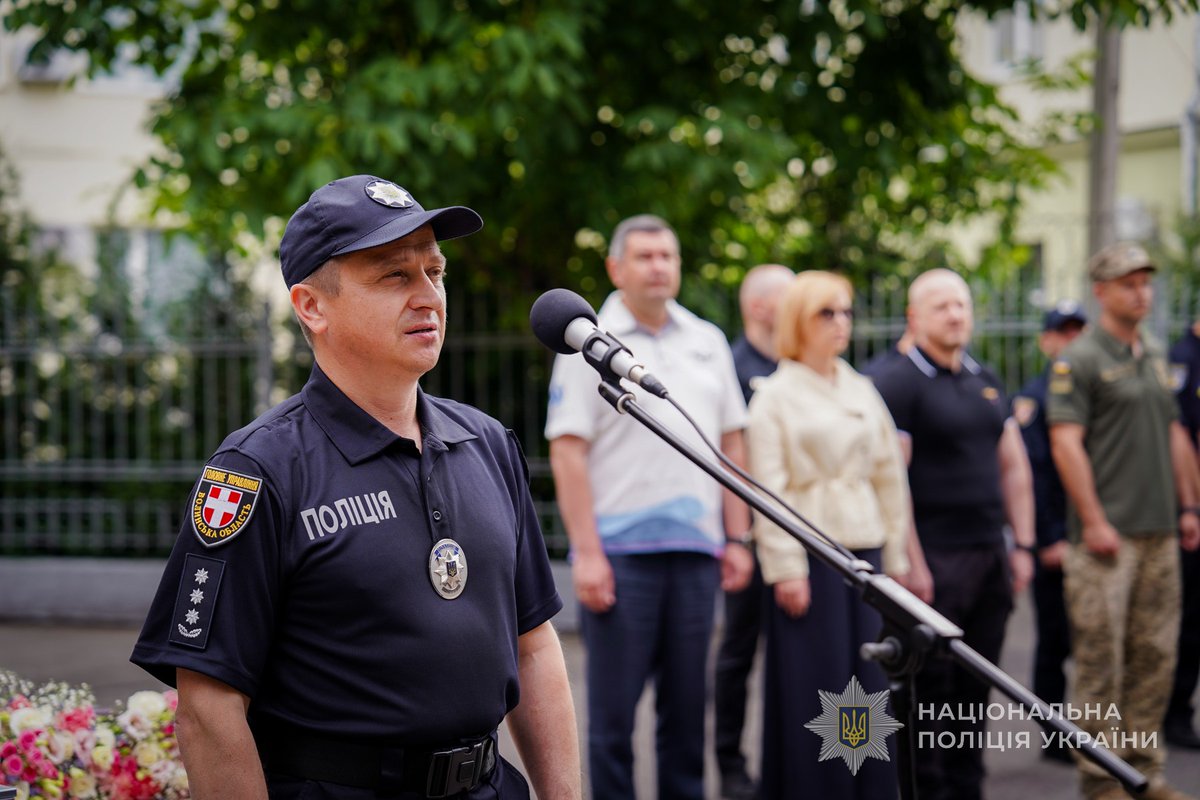 PoliceVolyn's tweet photo. Захищають на фронті і в тилу: з нагоди професійного свята відзначили поліцейських📷

Деталі тут: https://t.co/Pp05qJg7HN

#волинь #поліція #день_поліції https://t.co/oPLR7kX1IH