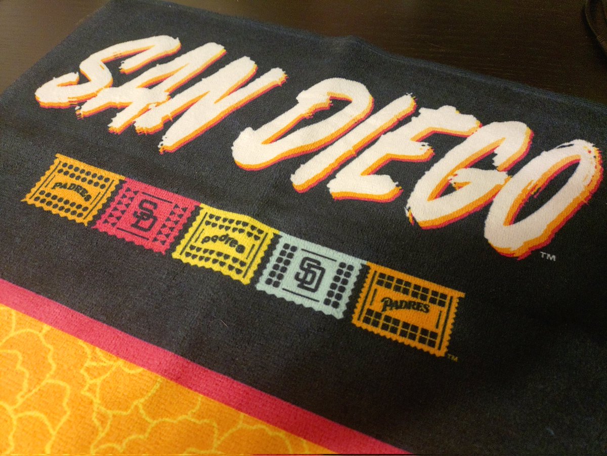 Surfin's tweet photo. アメリカ在住のお客様からお土産をいただきました
『パドレスファンを増やすのが私の仕事なんで』とか
ダルビッシュは向こうではレジェンドなんだそうで
今季は術後でリハビリ中ですが、来季の活躍を期待します⚾️

異国の地で頑張る方々は尊敬しますね
私も頑張ろう💪 https://t.co/7nZNY38hLc