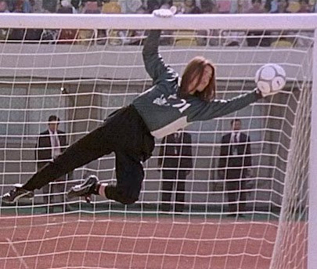 Cleverson_Nedu's tweet photo. @TrollFootball Cape Verde's Goal keeper Vozinha, when the world is watching: https://t.co/1yD3IZwS9c