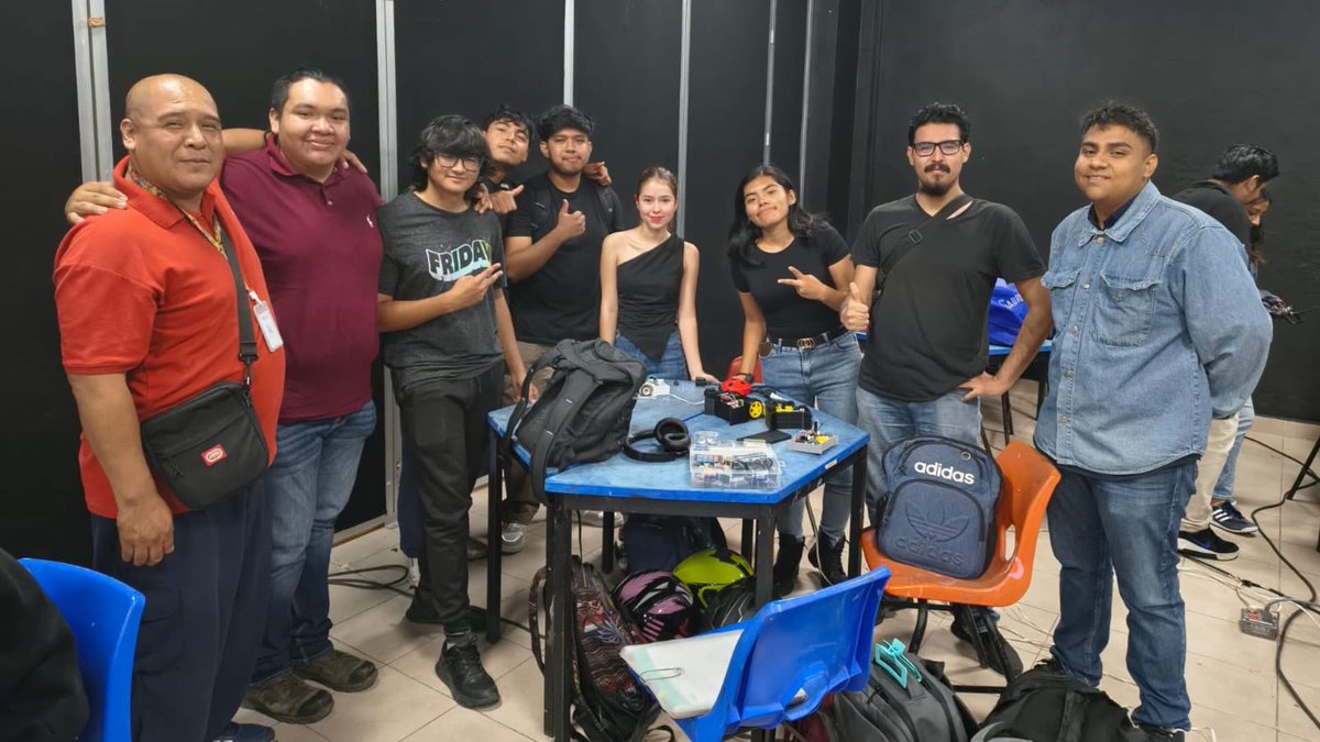 utezoficial's tweet photo. Alumnas y alumnos de tercer cuatrimestre de la carrera de TSU en Automatización demostraron su potencial en el evento Robotix, compitiendo con gran entusiasmo en las categorías de Robots Futboleros Amateur y Profesional. 🤖

#LaTierraQueNosUne #FamiliaDGUTyP #TerritorioDeCalidad https://t.co/nzxS4pHrVk