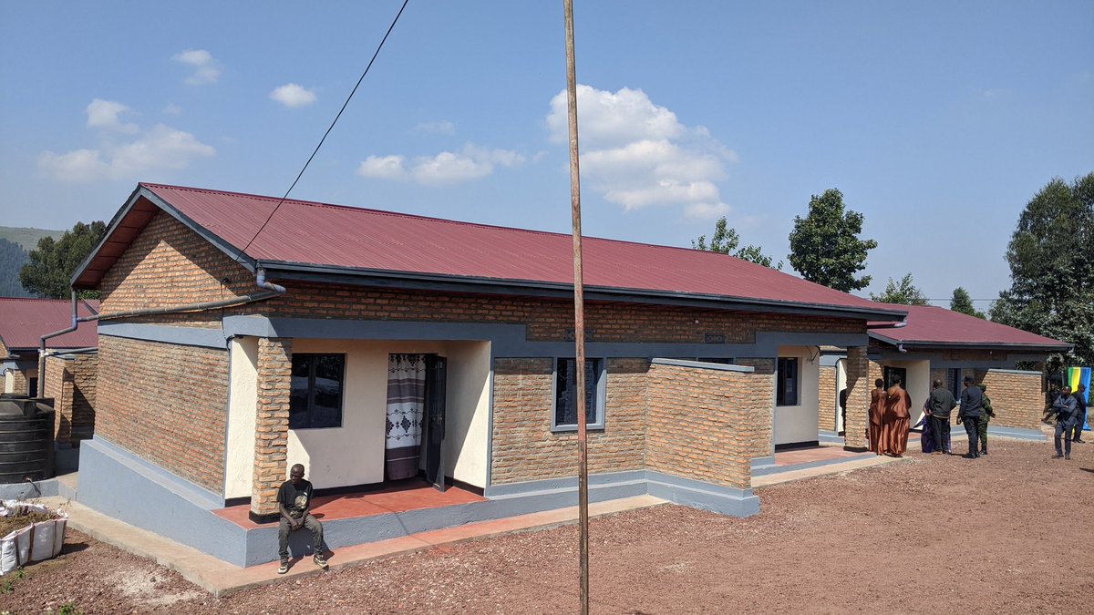 KigaliUpNews's tweet photo. PM  Justin Nsengiyumva joined residents of Bogogwe Sector, Nyabihu District to celebrate Liberation Day.  The event includes handing over 30 houses constructed by Rwanda National Police (RNP) and Rwanda Defence Force (RDF) for vulnerable families. https://t.co/LD89Rg54MK