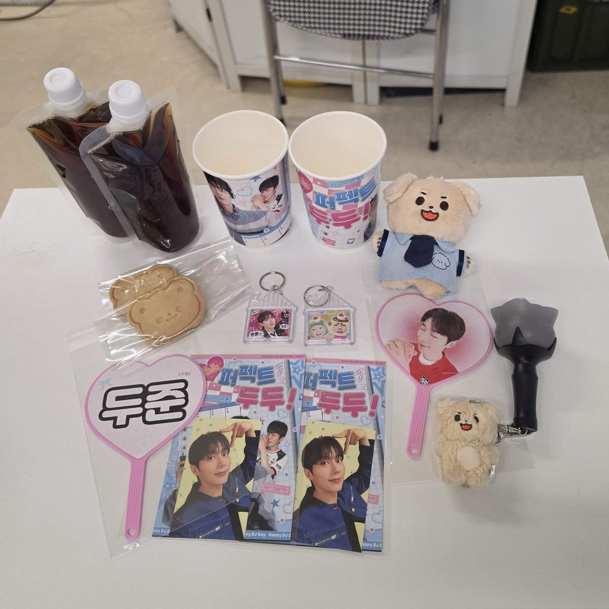 iam_lime's tweet photo. 2026 DUJUN BIRTHDAY EVENT
!! 완.소. !!
퍼펙트두두데이 ˖◛⁺˖
𖦹 7/4~7/5
𖦹 카페 꼬모

두준이처럼 청량해🩷💙

#하이라이트 #HIGHLIGHT
#두준 #윤두준 #YOONDUJUN #DUJUN https://t.co/2ywRoacc02
