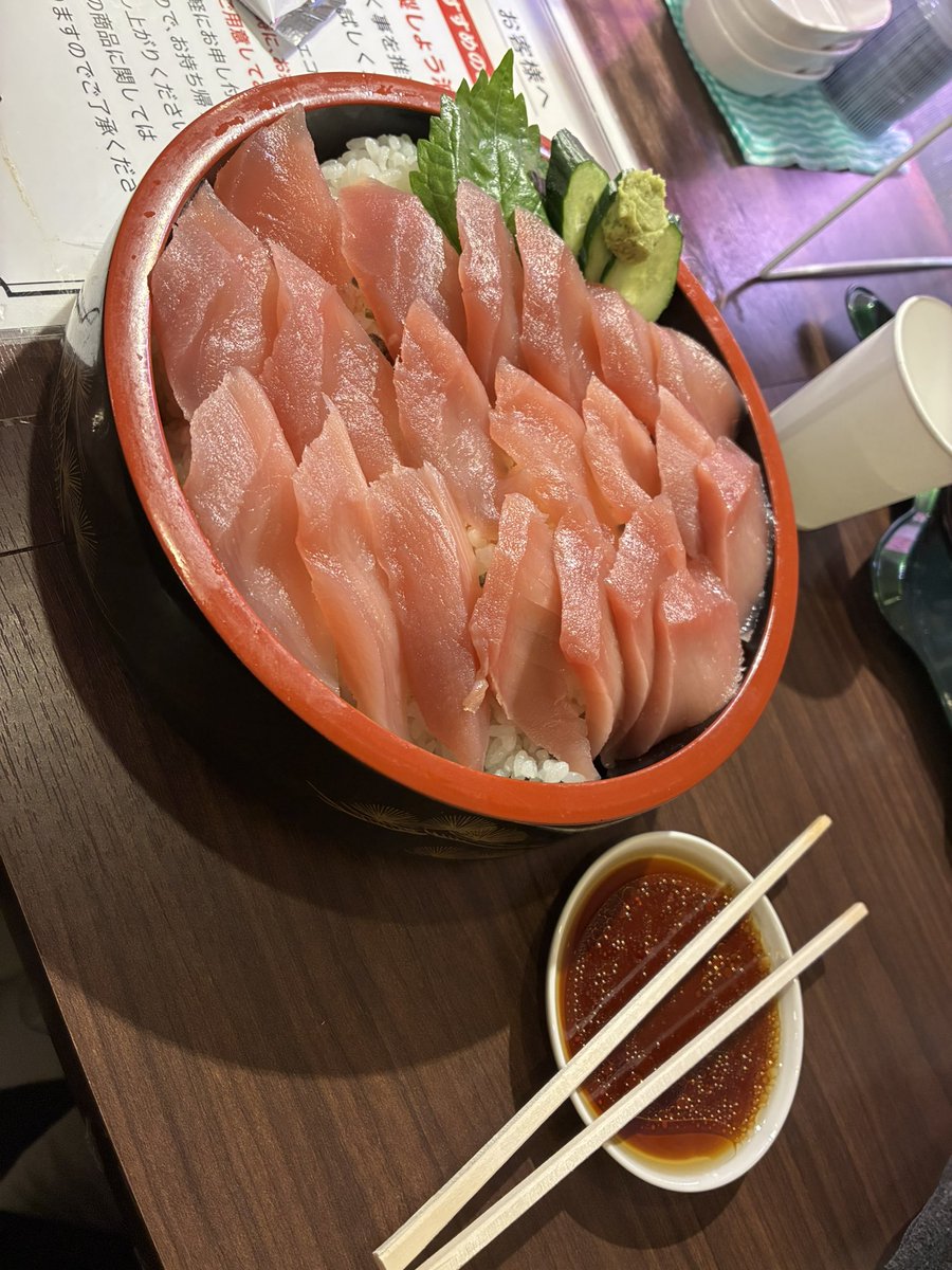 tomootarosu's tweet photo. 晩飯はすすきので海鮮丼✨✨

美味しかった〜ご馳走さま

#すすきの https://t.co/eoli4Baz3e